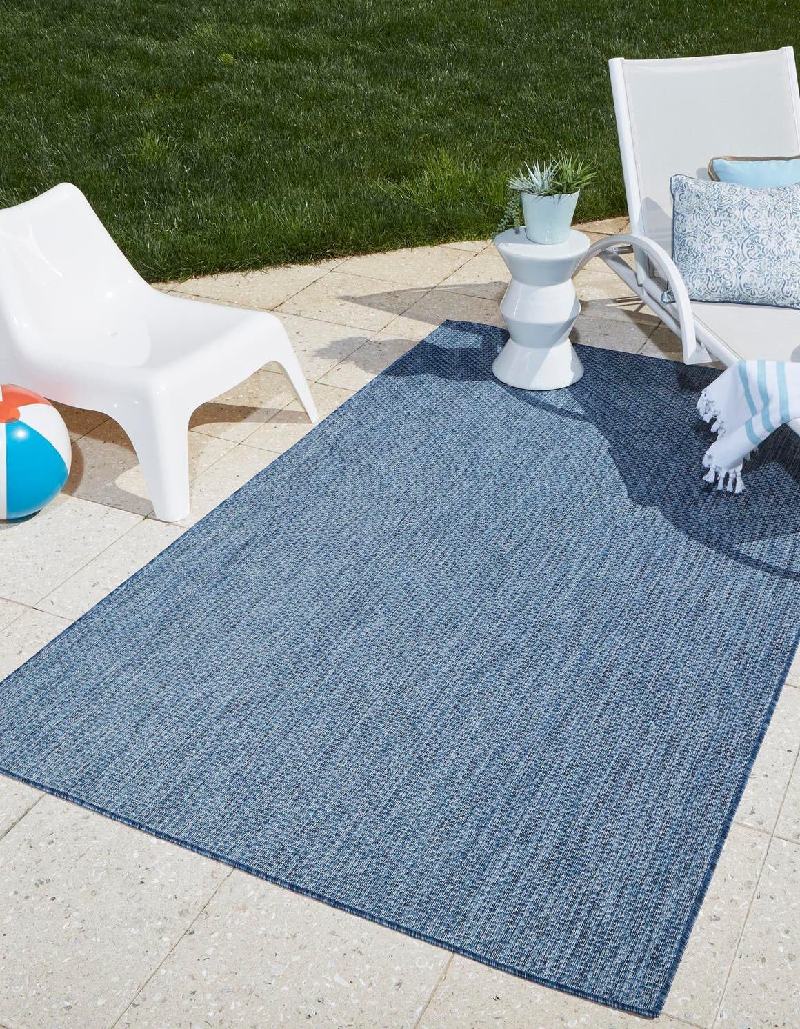 Unique Loom Outdoor Solid Collection Area Rug (5' 3" x 7' 1" Rectangle Blue/Navy Blue)